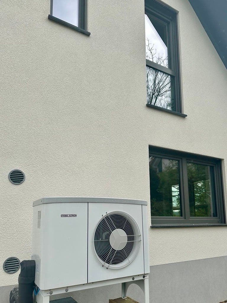 Dass wir unseren Neubau mit einer Wärmepumpe heizen möchten, war von Anfang an klar. Zur Luft-Wasser - Bild 2